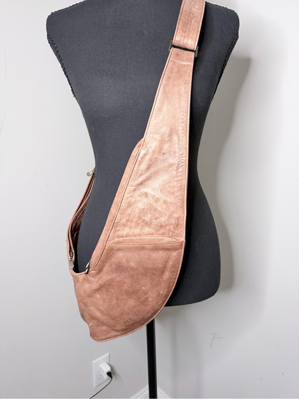 Cafe Au Lait Ralley LEATHER Reversible Classic sized Sash Bag.